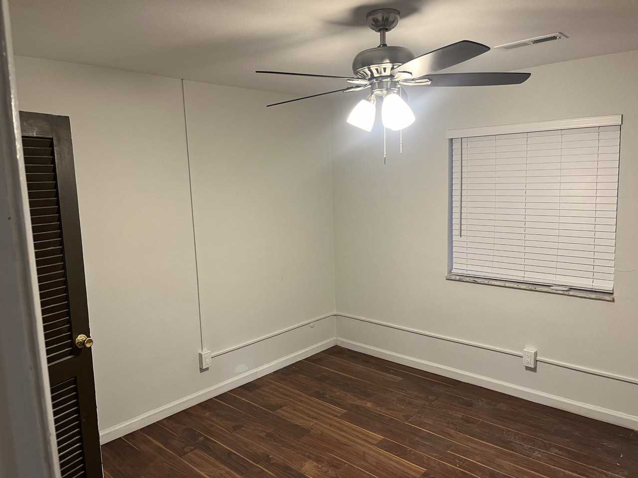 1906 Rhodes St #4 - Photo 6 of 8