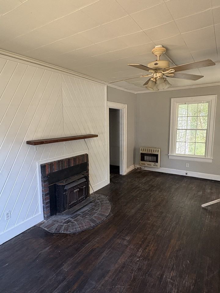 325 Ryan St - Photo 2 of 7