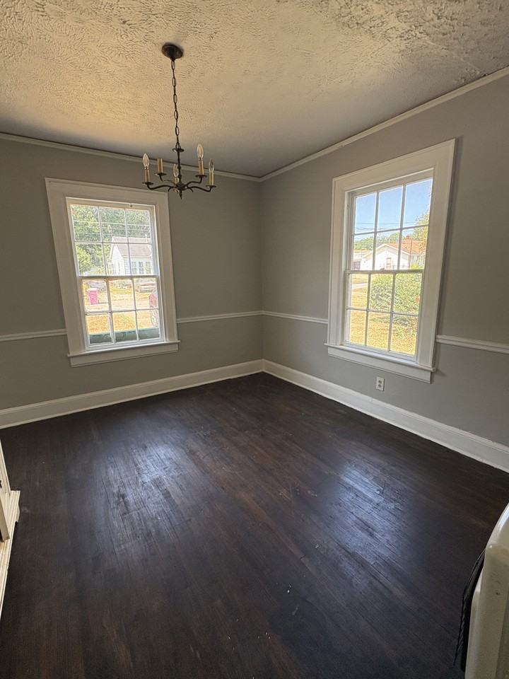 325 Ryan St - Photo 4 of 7