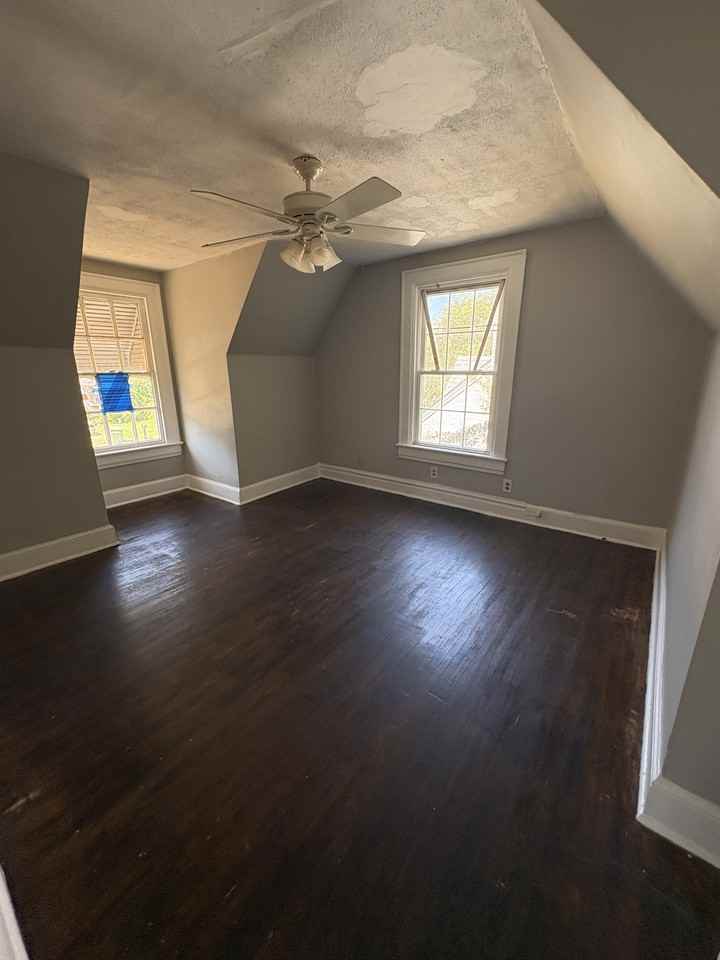 325 Ryan St - Photo 5 of 7