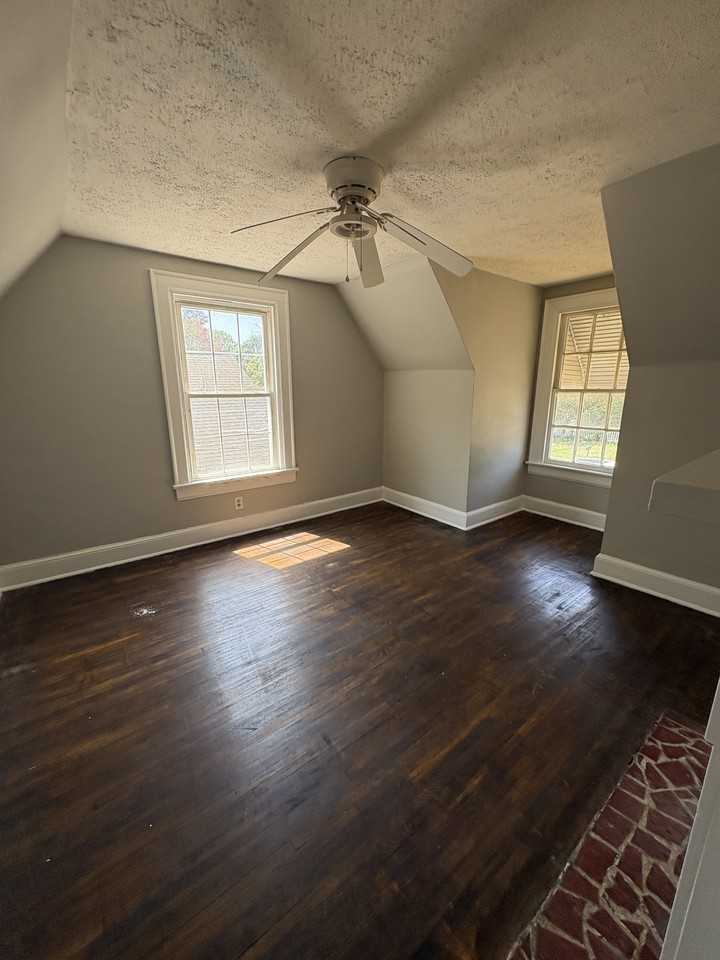 325 Ryan St - Photo 6 of 7