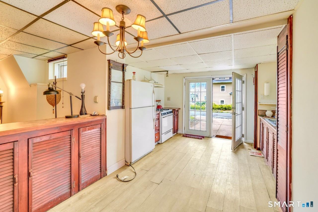 616 Willow St - Photo 5 of 16