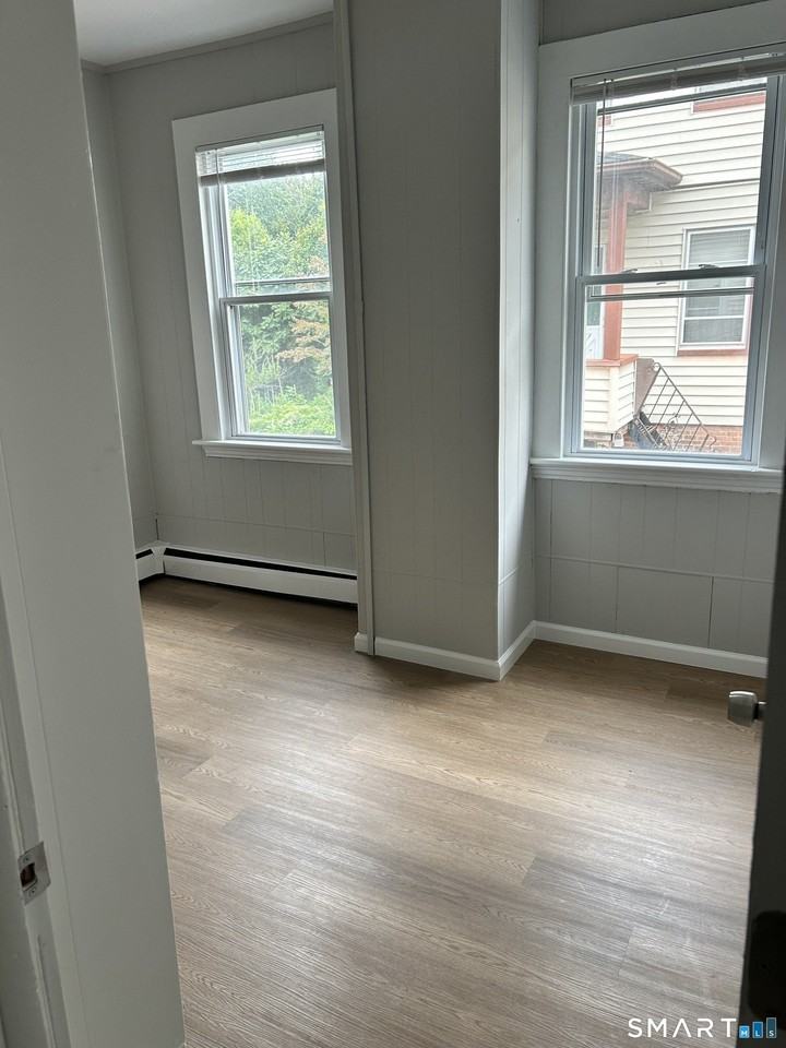 83 Pleasant St - Photo 5 of 10