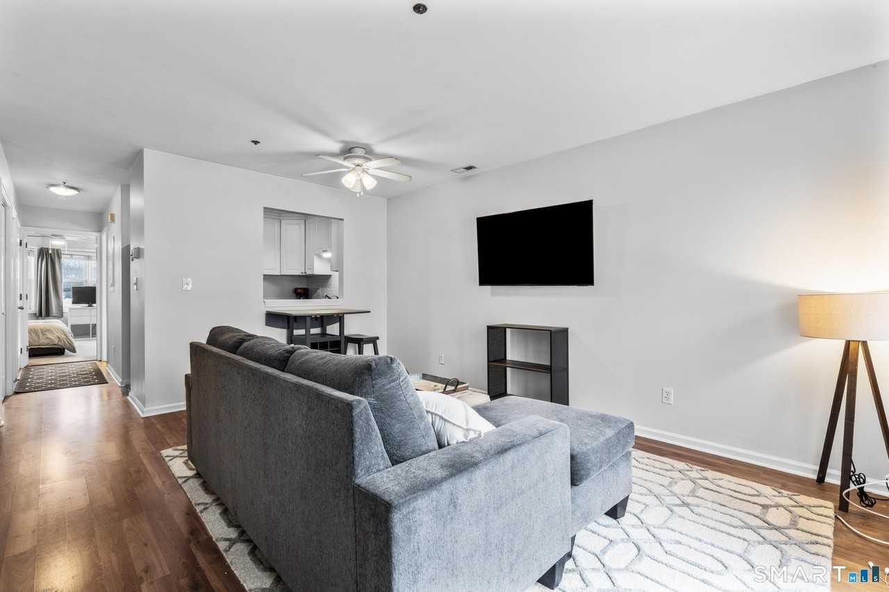 31 High St #4-2C - Photo 4 of 25
