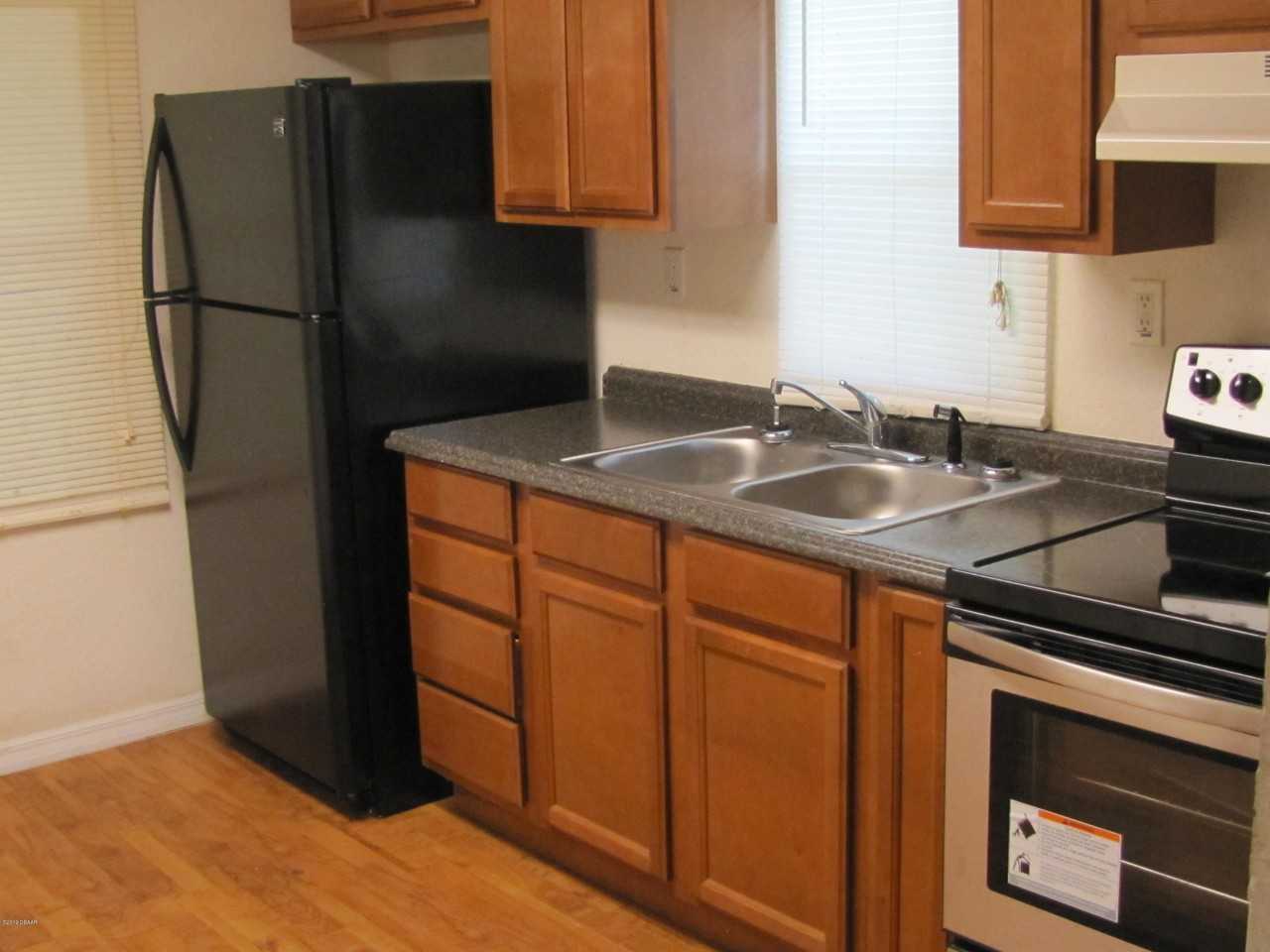 215 Dix Ave - Photo 7 of 16