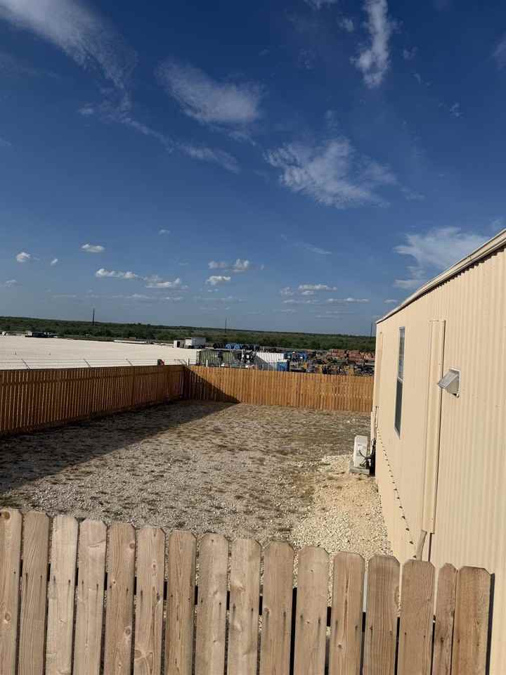 303 Lewis Dr - Photo 5 of 13