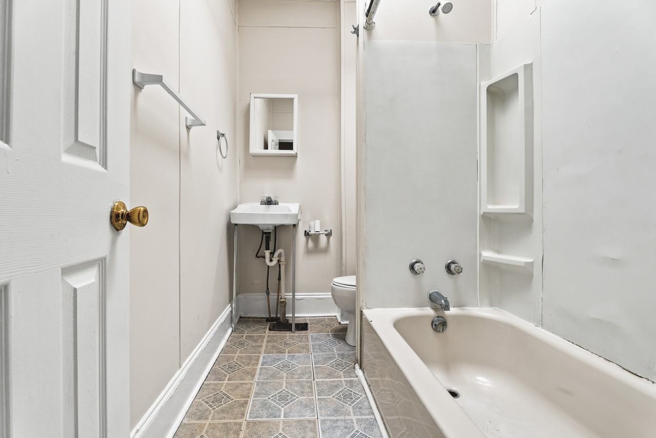 730 Linnard St - Photo 7 of 17