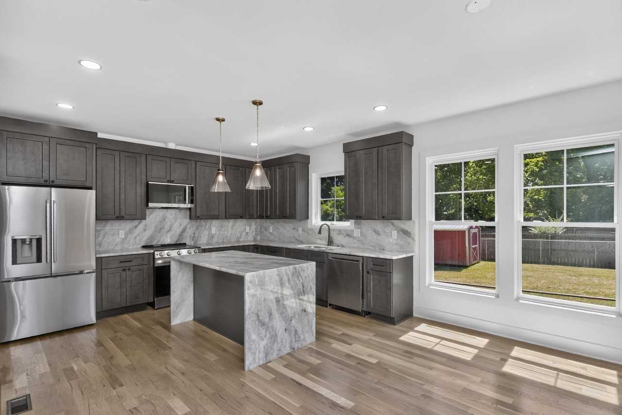 2408 14th Ave N - Photo 4 of 19