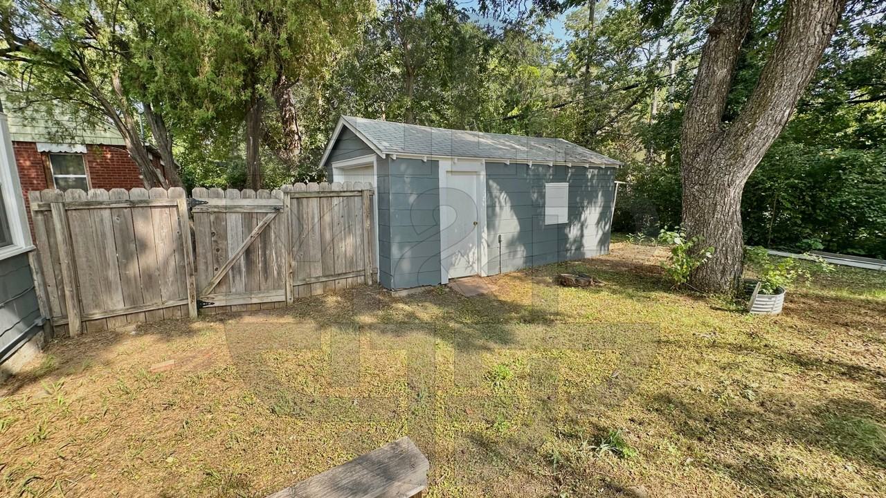 3615 Oneida St - Photo 3 of 18