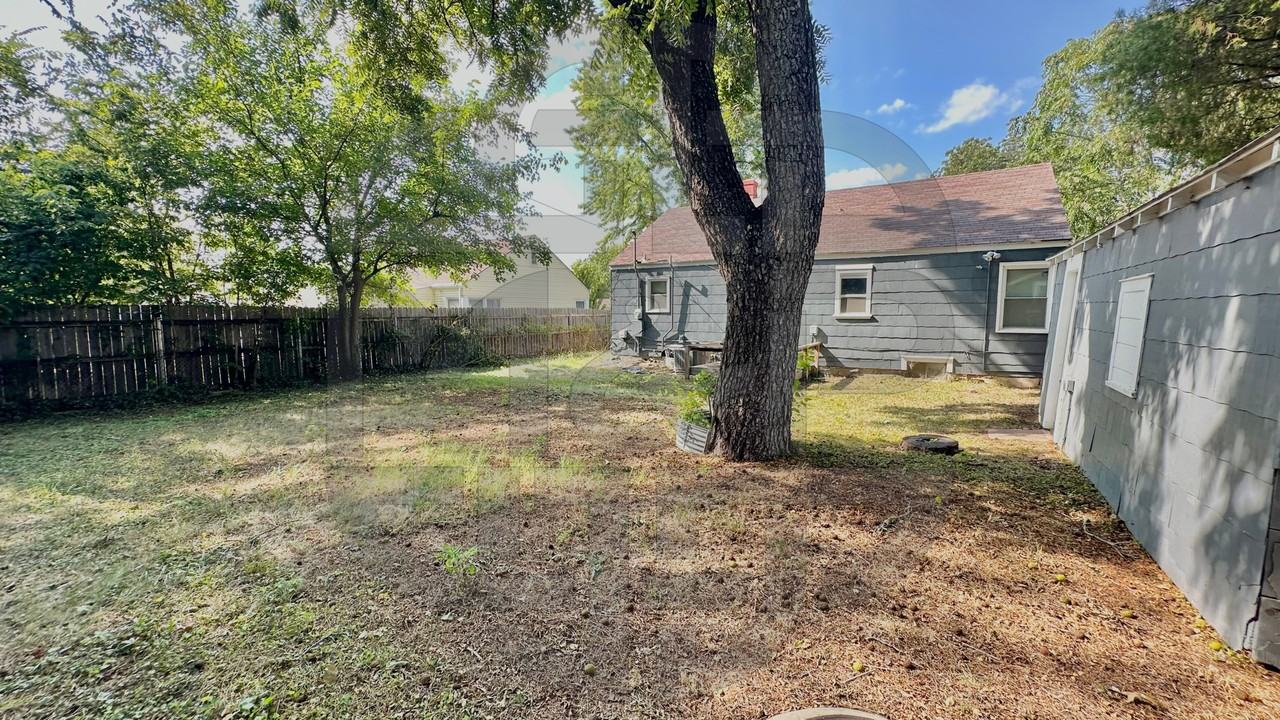 3615 Oneida St - Photo 4 of 18