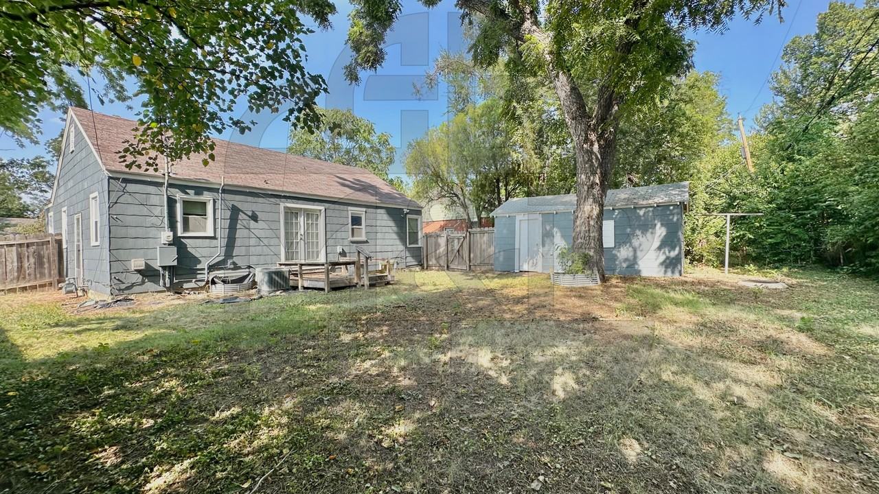 3615 Oneida St - Photo 5 of 18