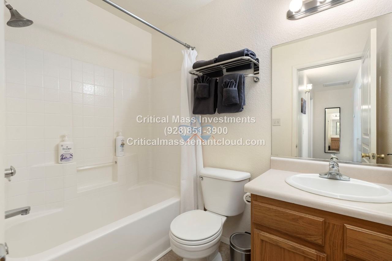 610 N Newton St #C - Photo 2 of 20