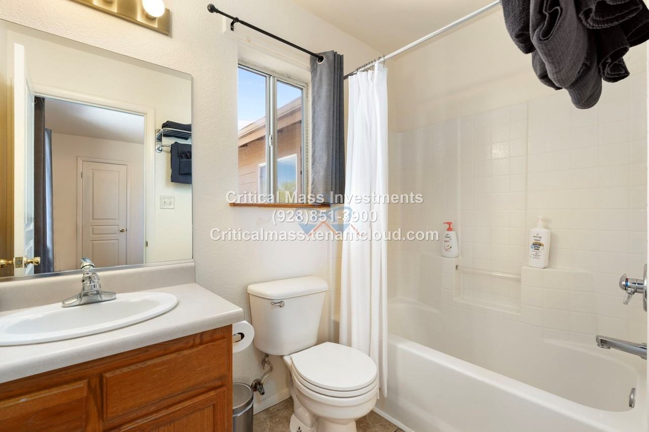610 N Newton St #C - Photo 4 of 20