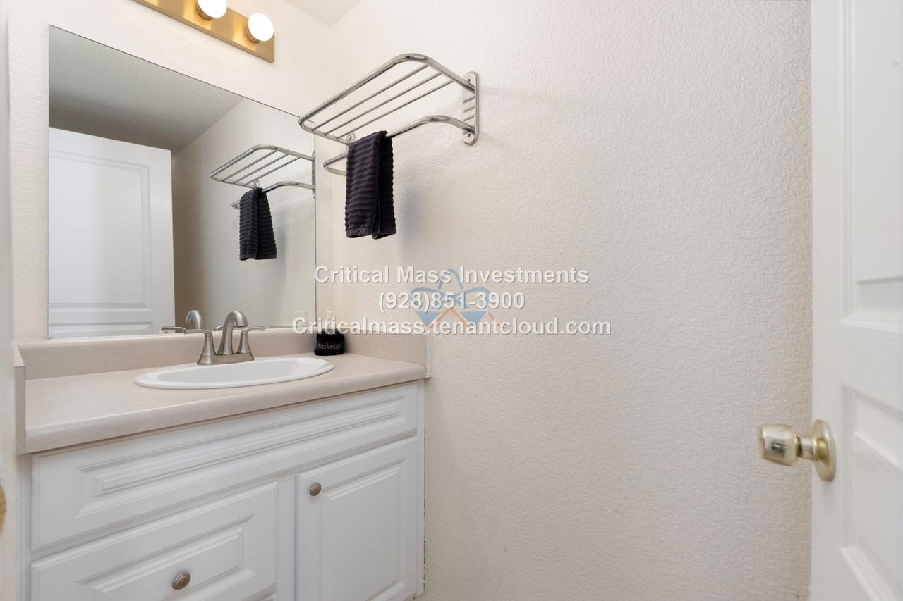 610 N Newton St #C - Photo 5 of 20