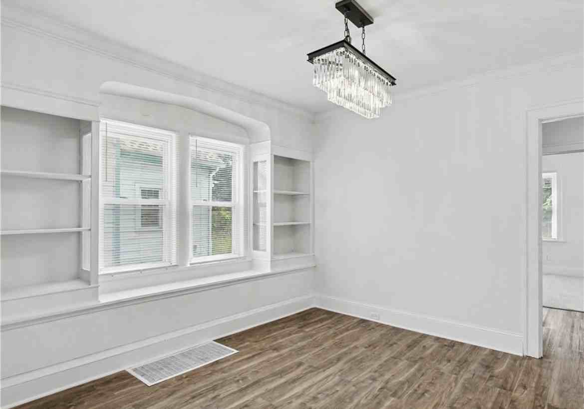 10922 Sandusky Ave - Photo 4 of 23