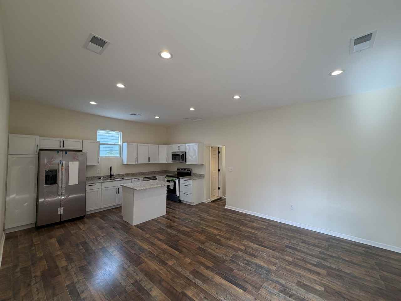 2403 Bank St - Photo 4 of 17