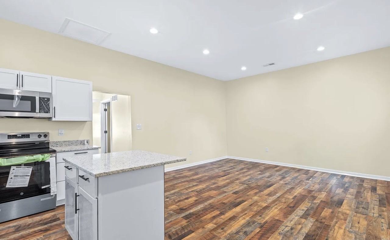2403 Bank St - Photo 6 of 17
