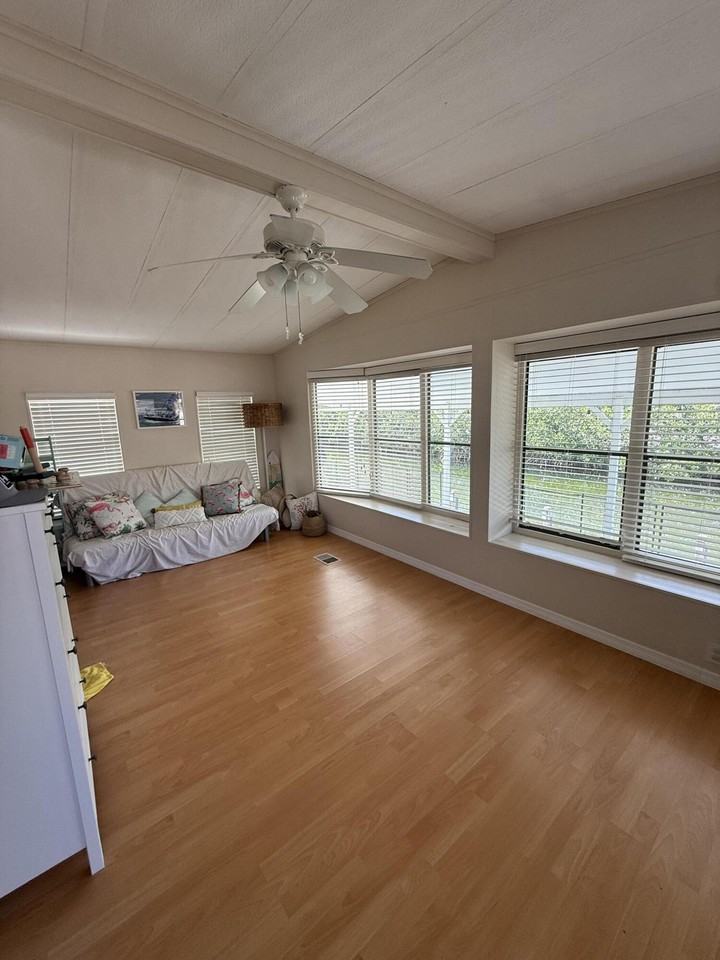 20 Pigeon Dr - Photo 5 of 13