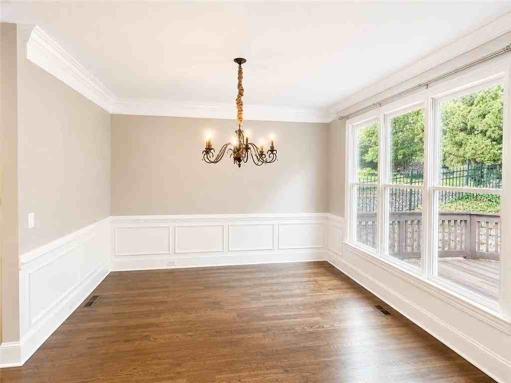 340 Nell Ct - Photo 5 of 43