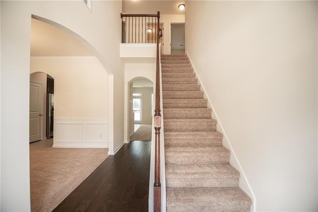 5863 Krim Dr - Photo 4 of 47