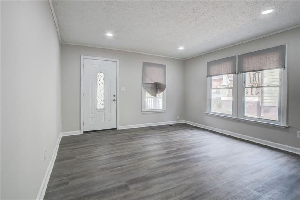 754 North Ave - Photo 6 of 28