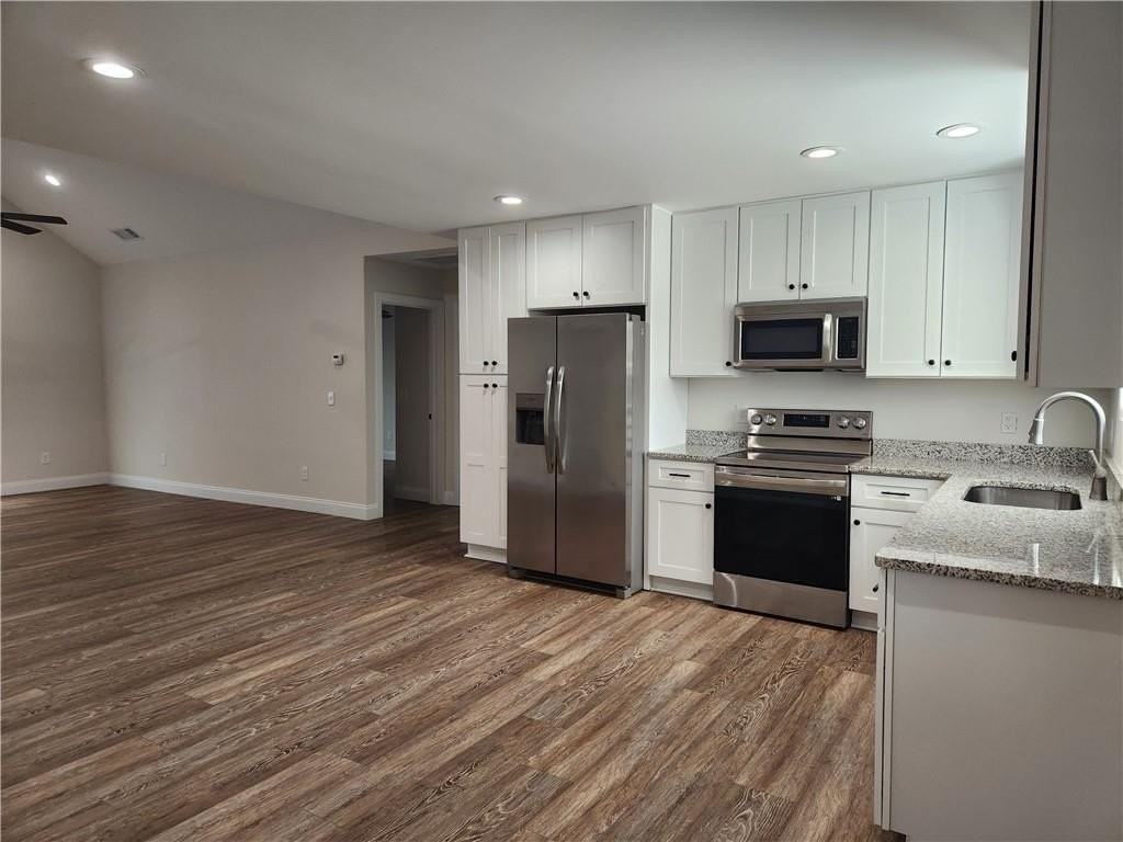 2465 Oak Grove Rd - Photo 4 of 11