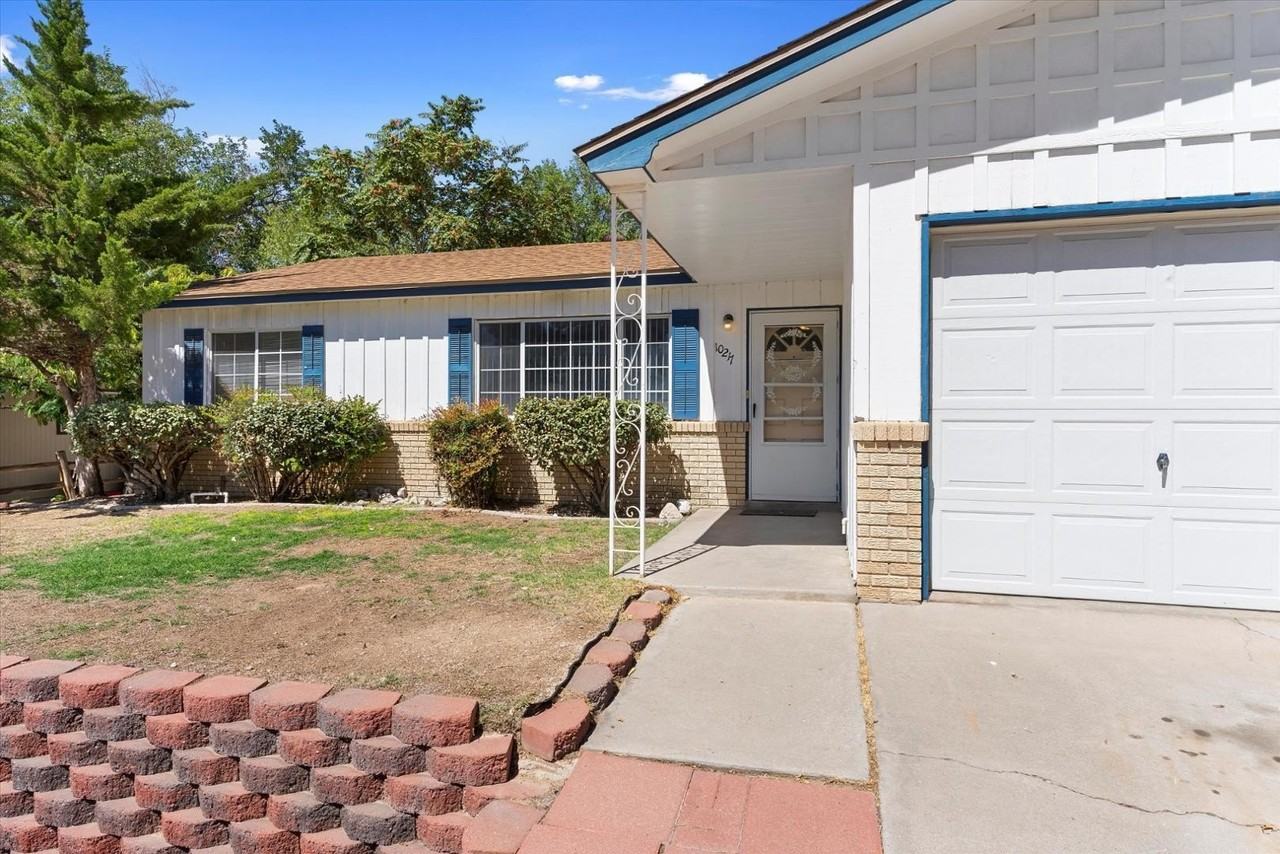 10217 Santa Paula Ave Ne - Photo 4 of 34