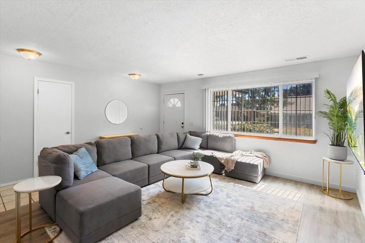 10217 Santa Paula Ave Ne - Photo 5 of 34