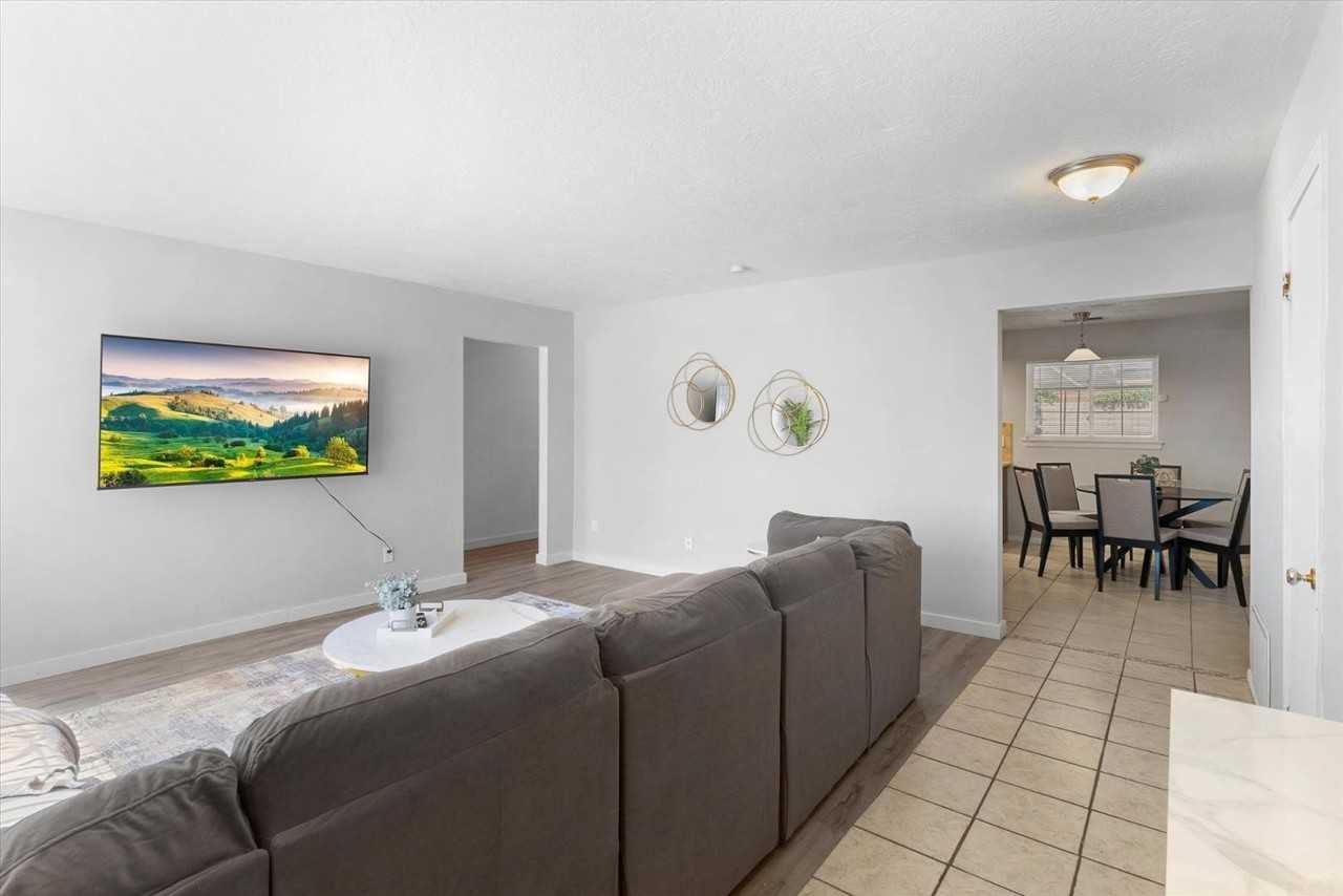 10217 Santa Paula Ave Ne - Photo 7 of 34