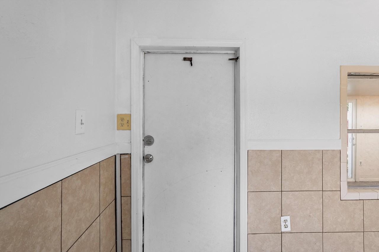 5411 4th St Nw - Photo 5 of 21