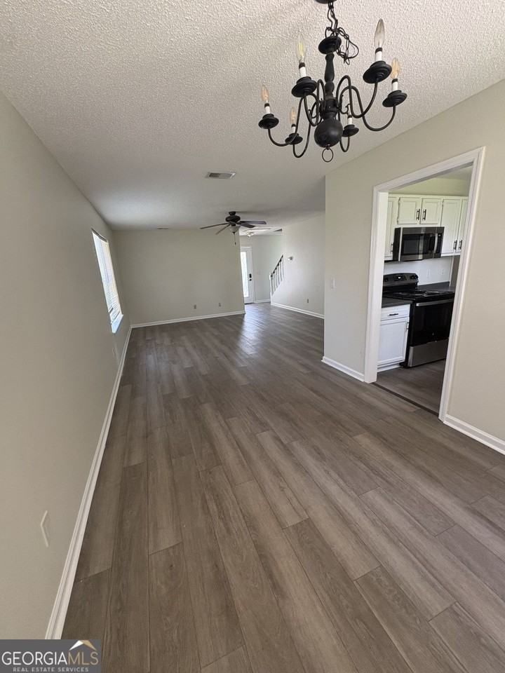 303 Holly Ct - Photo 2 of 16