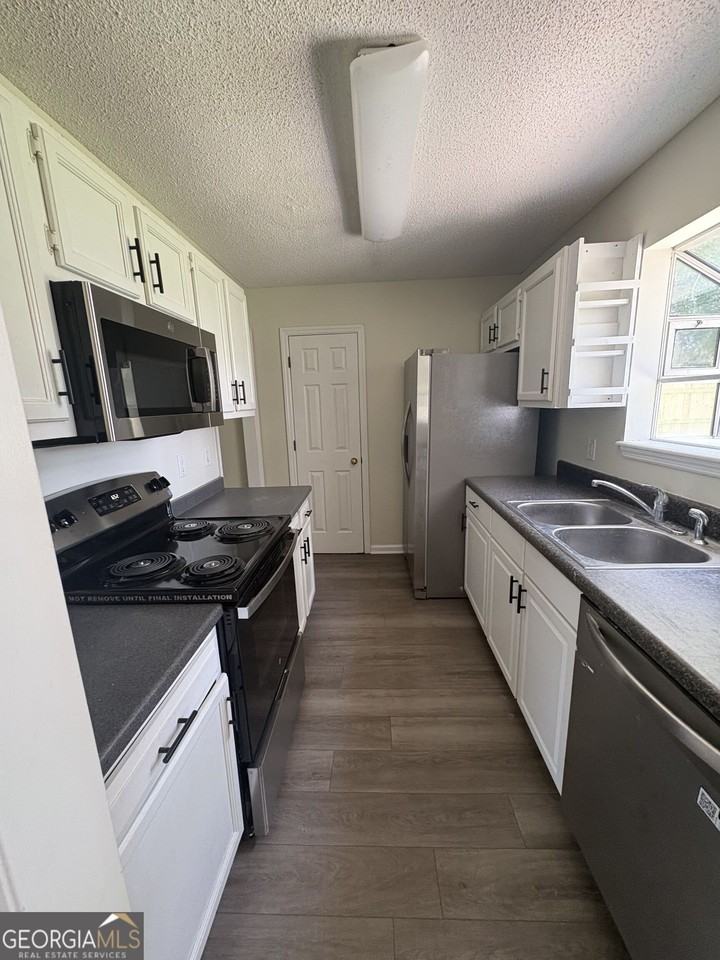 303 Holly Ct - Photo 3 of 16