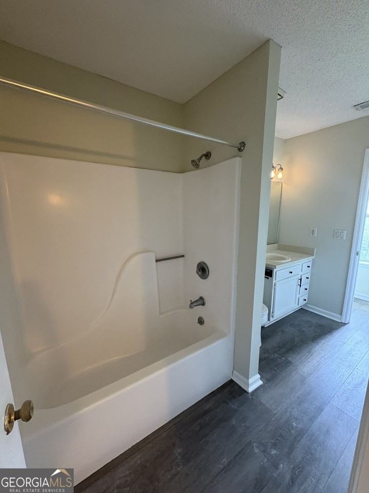 303 Holly Ct - Photo 6 of 16
