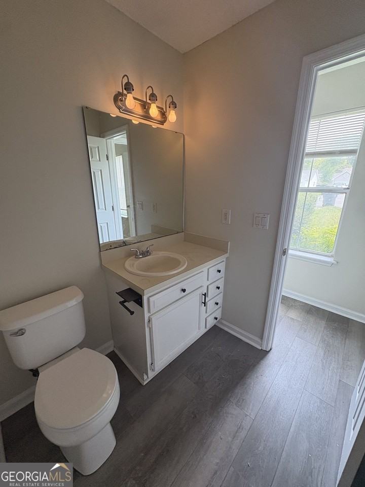 303 Holly Ct - Photo 7 of 16