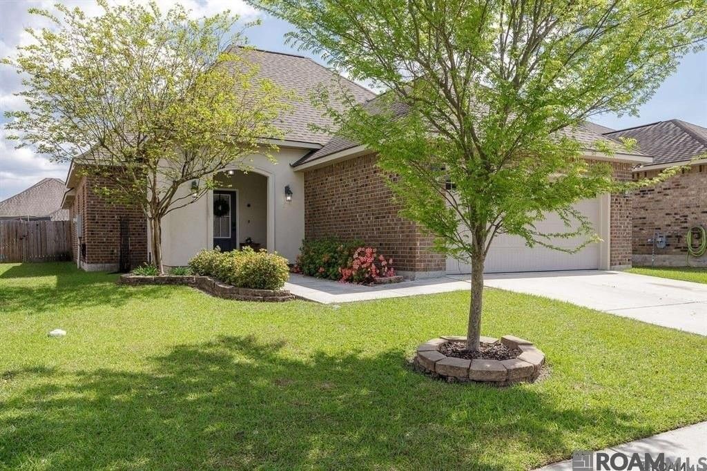 18326 Sunset Park Dr - Photo 2 of 15