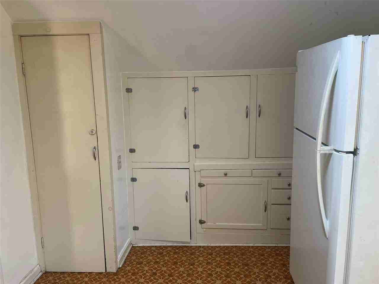 817 W 31ST APT 2 Street - Photo 5 of 19