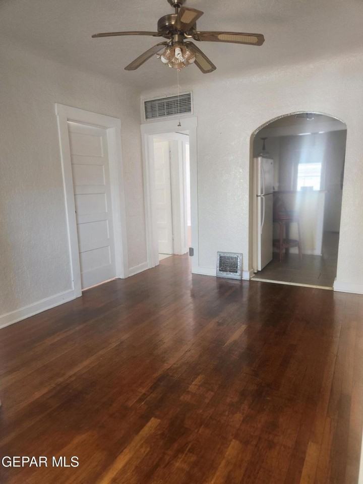 4002 Hueco Ave - Photo 3 of 15