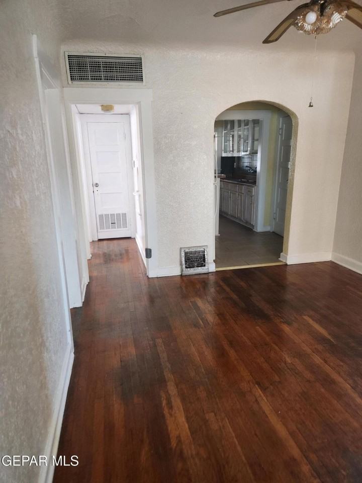 4002 Hueco Ave - Photo 6 of 15