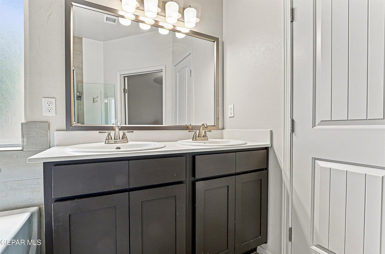 13965 Margaret Ponce Ave - Photo 6 of 46
