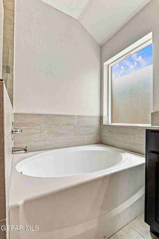 13965 Margaret Ponce Ave - Photo 7 of 46