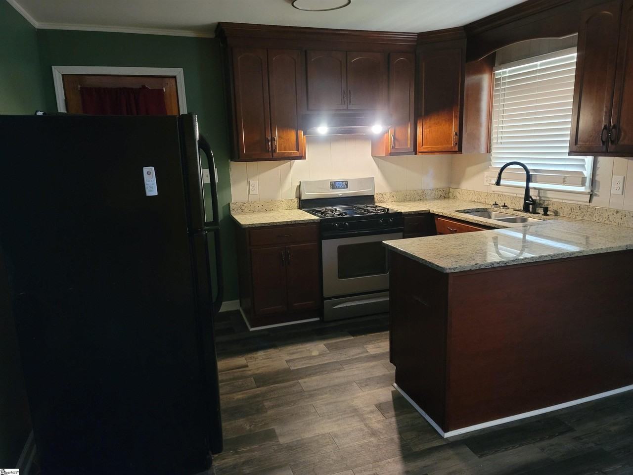 413 Barclay Ave - Photo 4 of 14