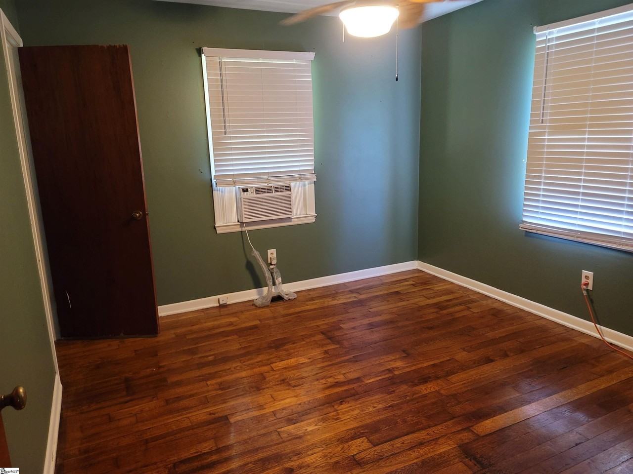 413 Barclay Ave - Photo 5 of 14