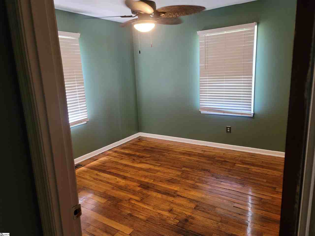 413 Barclay Ave - Photo 7 of 14