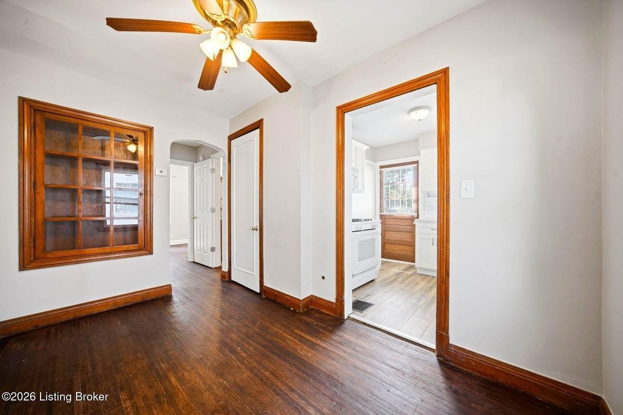 1050 Oakwood Ave - Photo 7 of 50