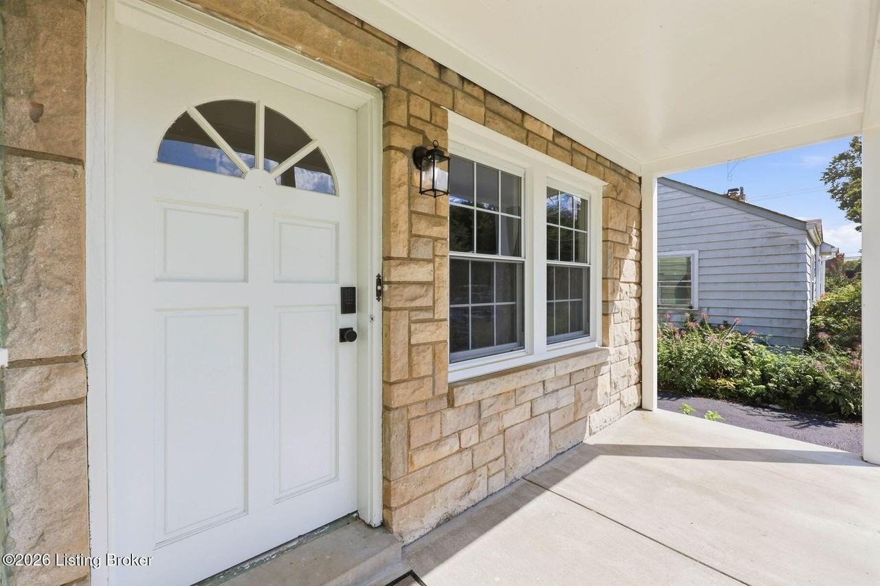 203 Bonner Ave - Photo 4 of 49