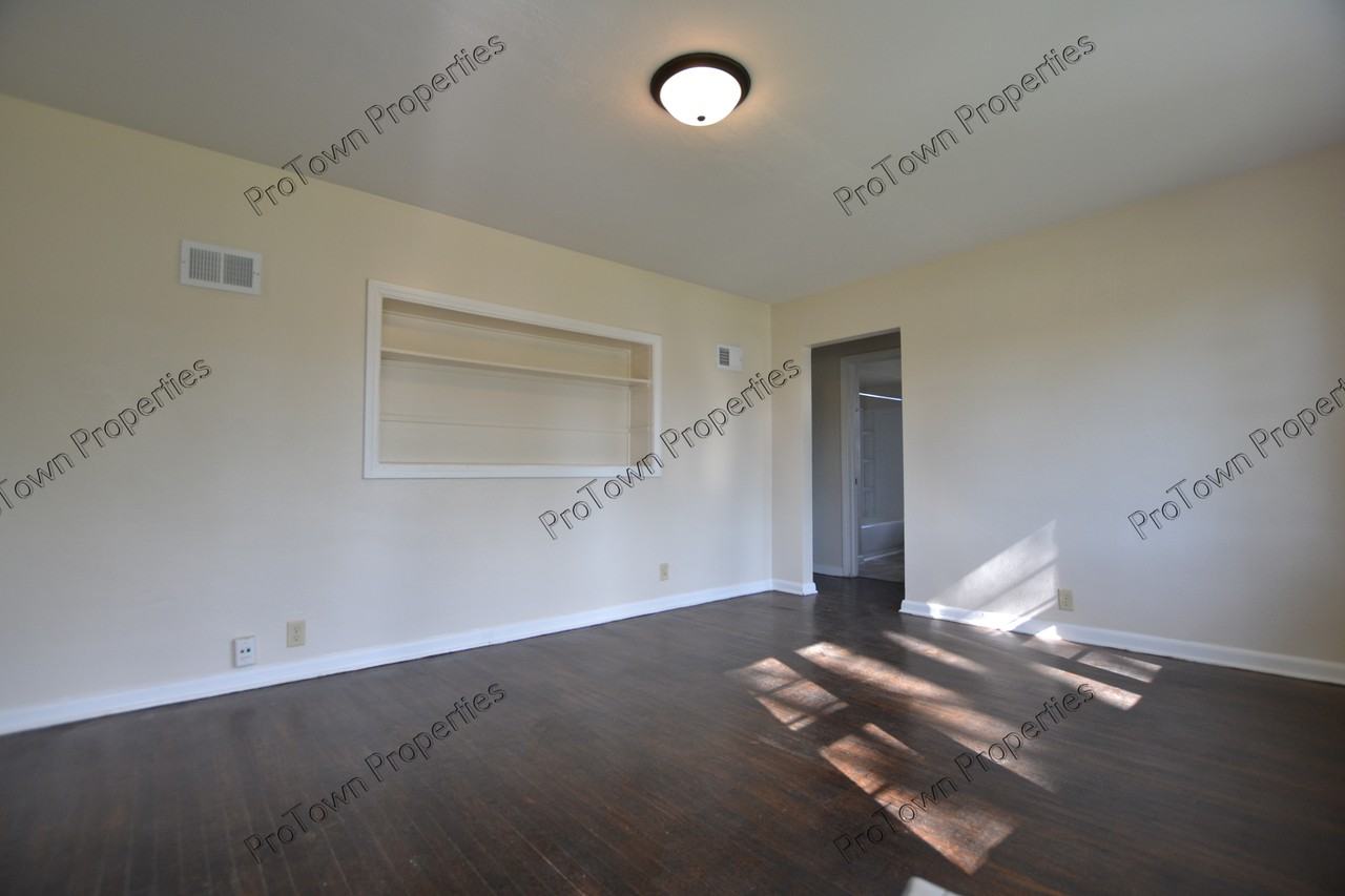 1421 Burry Street - Photo 3 of 8