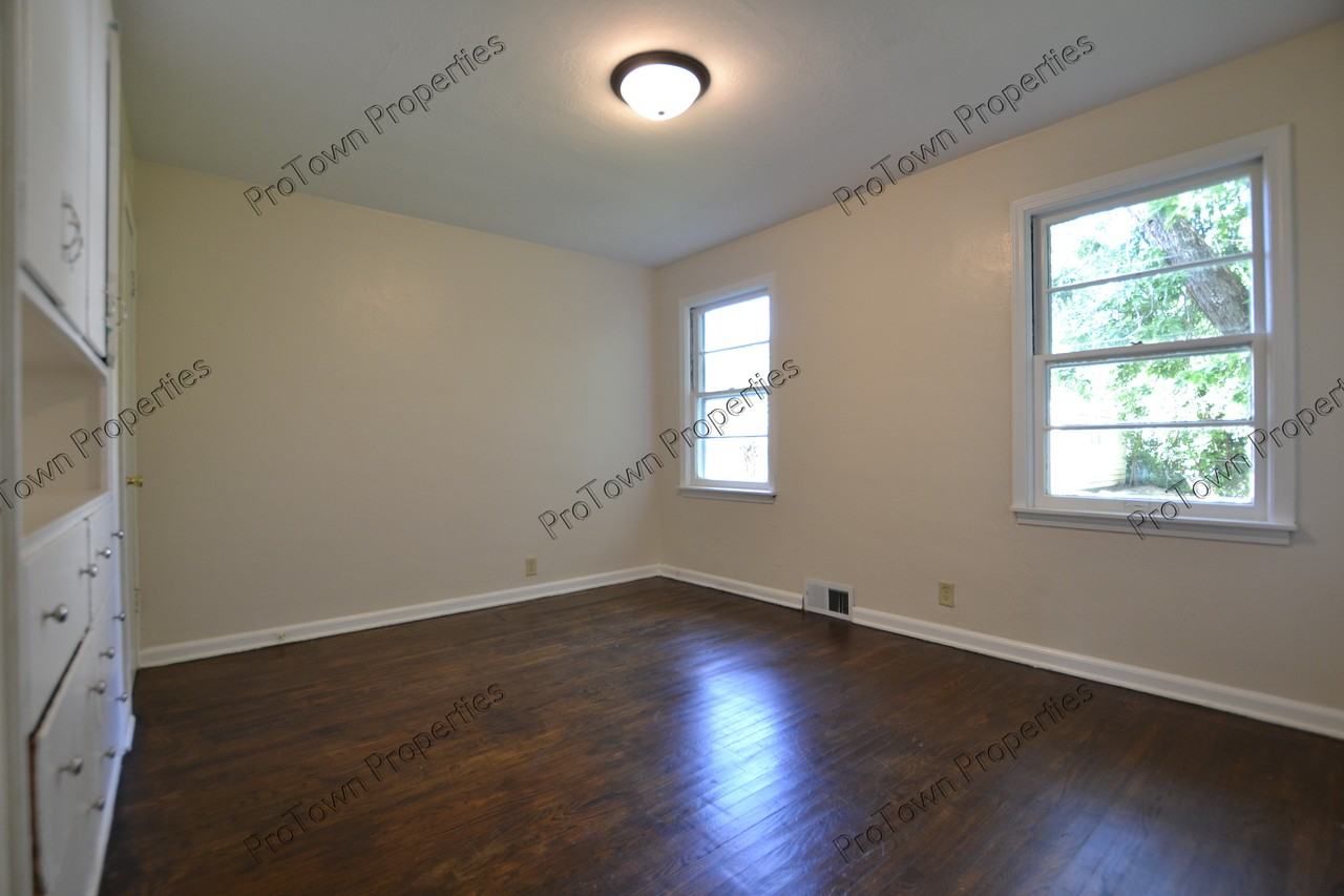 1421 Burry Street - Photo 4 of 8