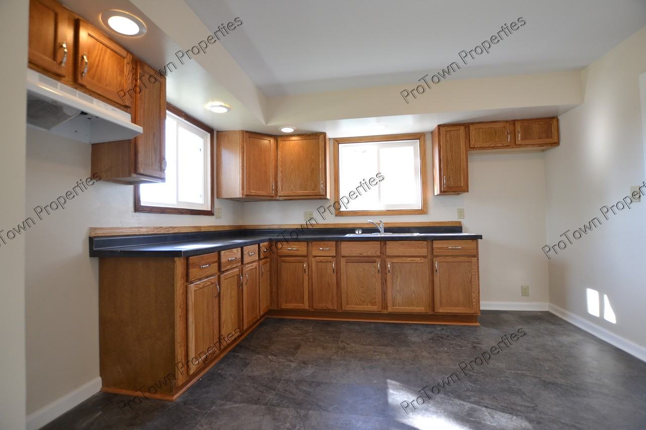 1421 Burry Street - Photo 5 of 8