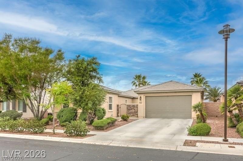 8213 Bay Dunes St - Photo 3 of 37