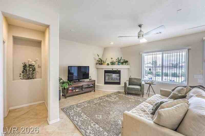 8213 Bay Dunes St - Photo 7 of 37